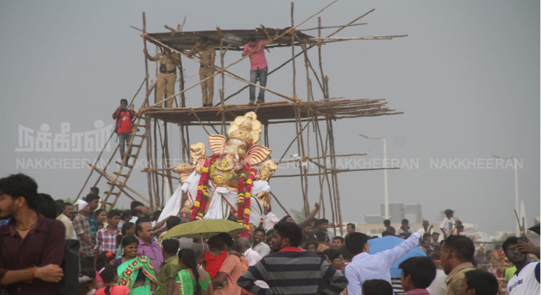 Vinayagar's statues were marched on the road !!