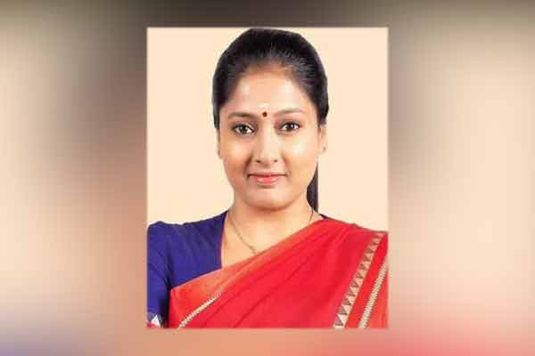 marina pen statue gayathri raghuram twitter post