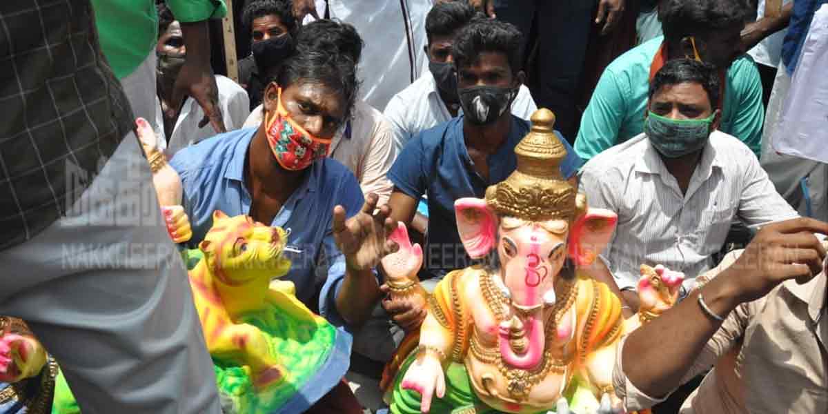 'We are doing divine work, do not stand in the street ..!' - Craftsmen struggle (Pictures)