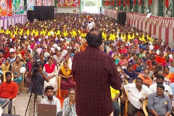 central govt decision to give 4,500 Vande Bharat trains to private individuals is alleged
