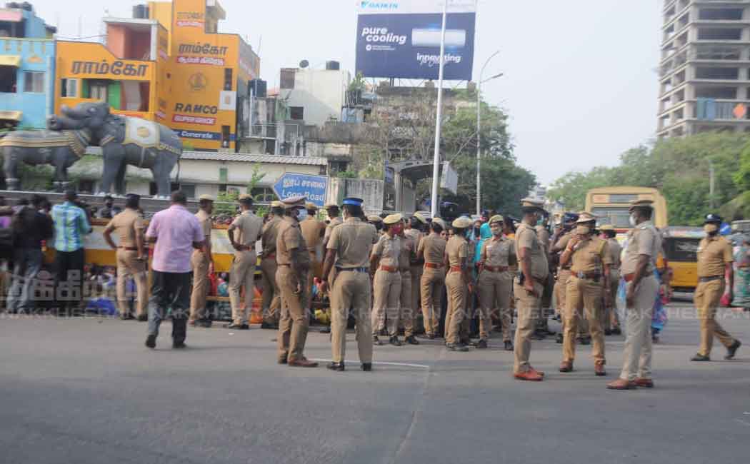 Marina traders involved in road blockade