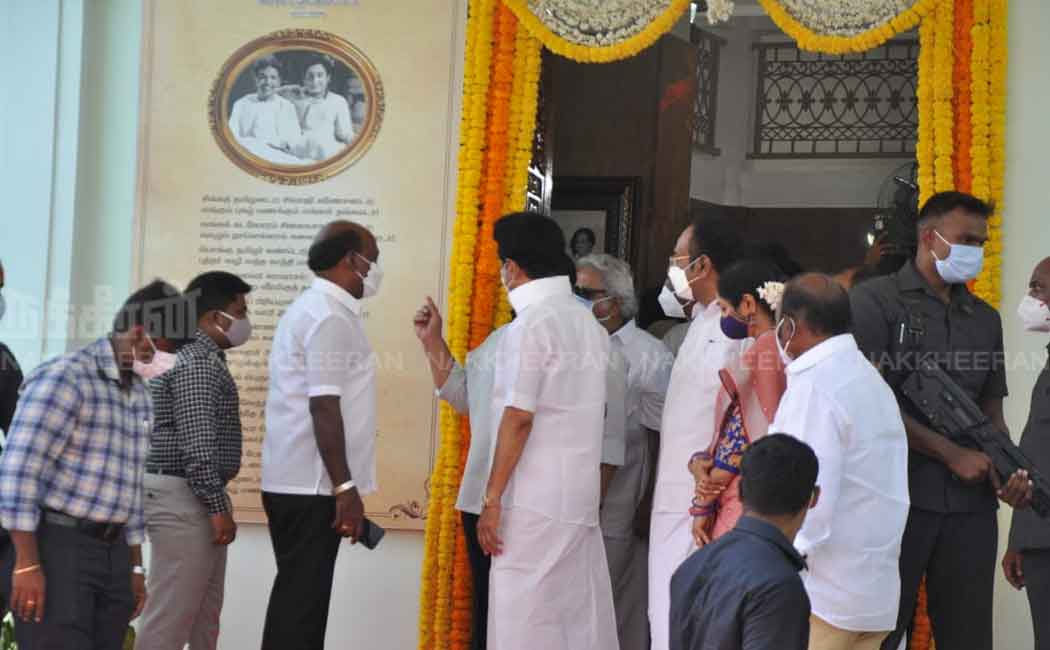 Chief Minister pays homage to Shivaji Ganesan statue