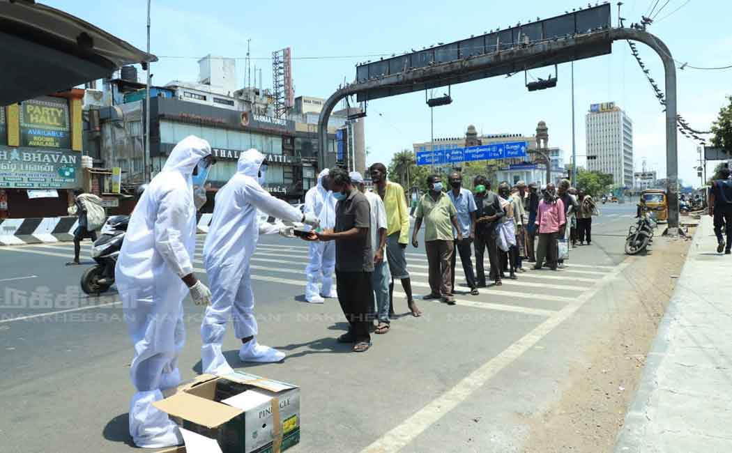 Volunteers feeding the hunger people