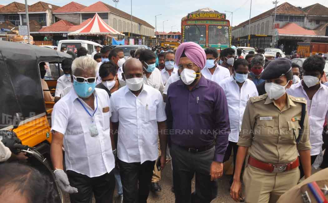 Health Minister and Commissioners inspecting koyambedu market