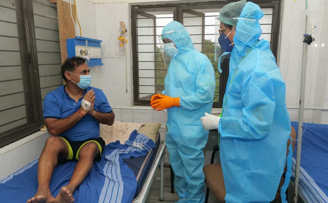 The minister who visited and inspected the hospital