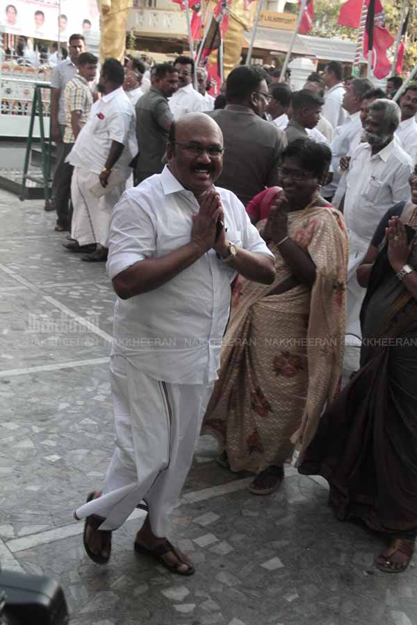 EPS consulting with AIADMK MLAs