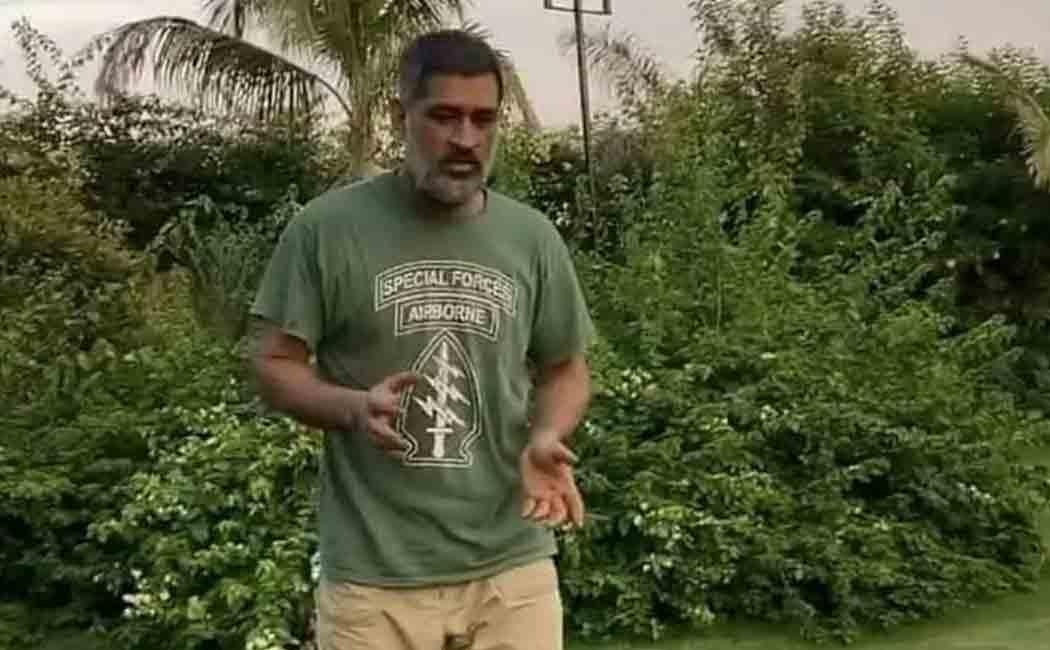 dhoni's mom about his recent viral picture