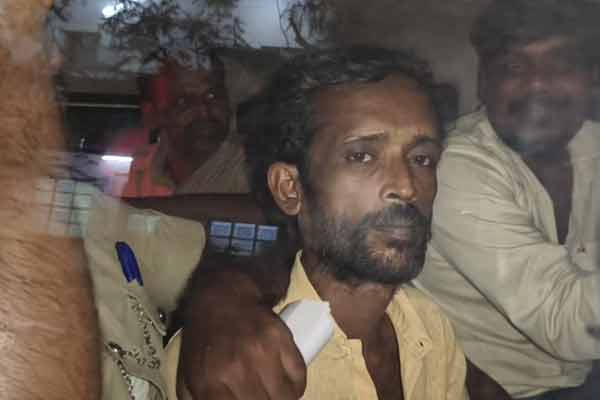 Women argue with police while arresting rowdy in Thoothukudi