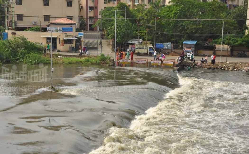Road closed due to ground bridge sinking