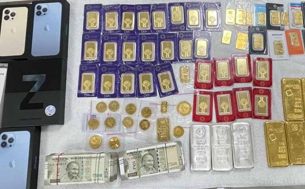 I.A.S. Seized gold and silver from the officer's house!