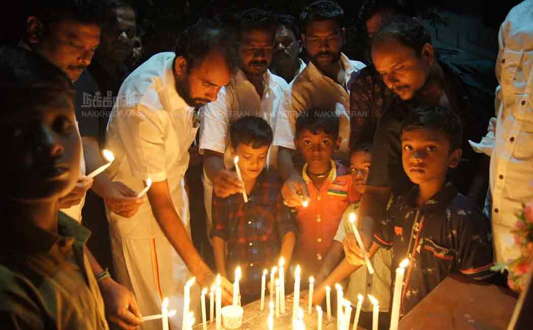 people mourning for sujith