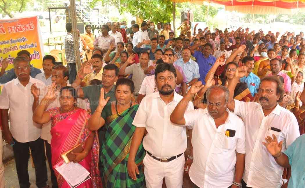 Demonstration by medical laboratory technicians demanding employment on regular pay