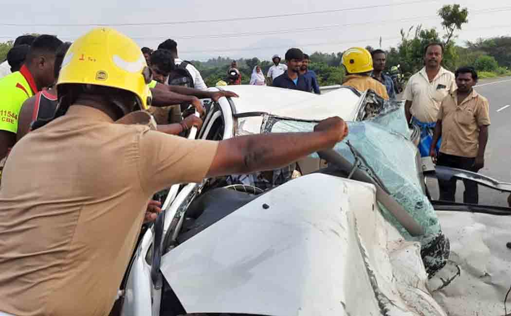 Accident in trichy highways four passed away include two kids