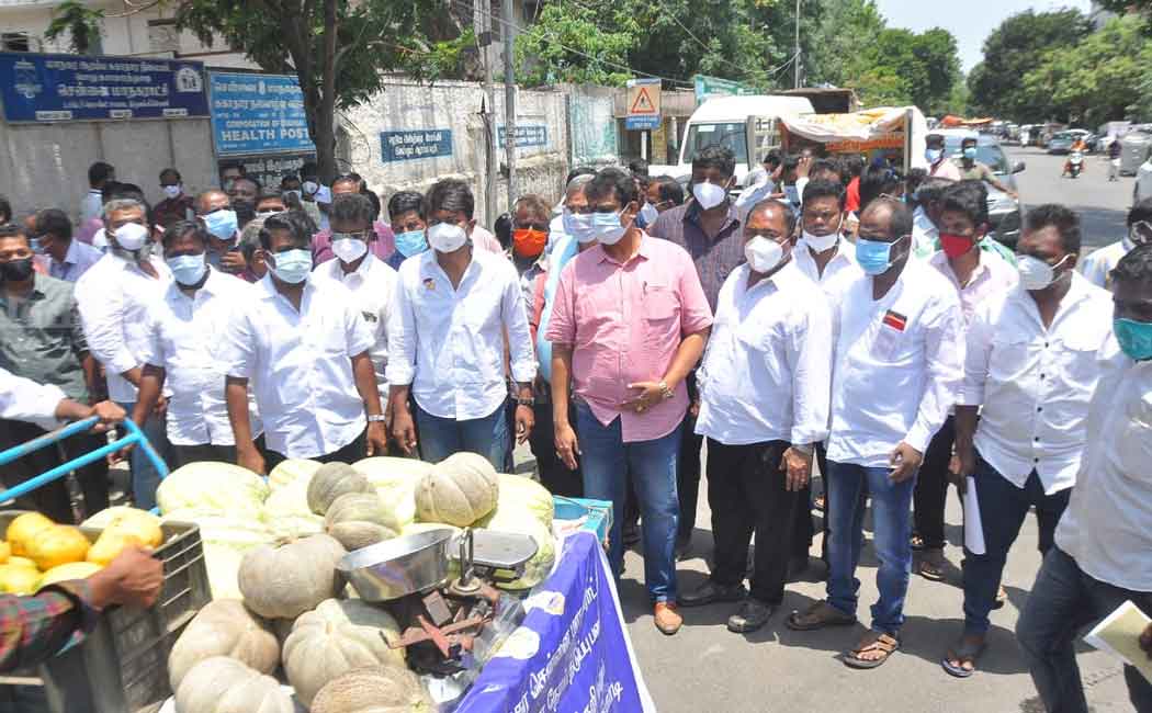 Udayanithi launches vehicle sale of vegetables