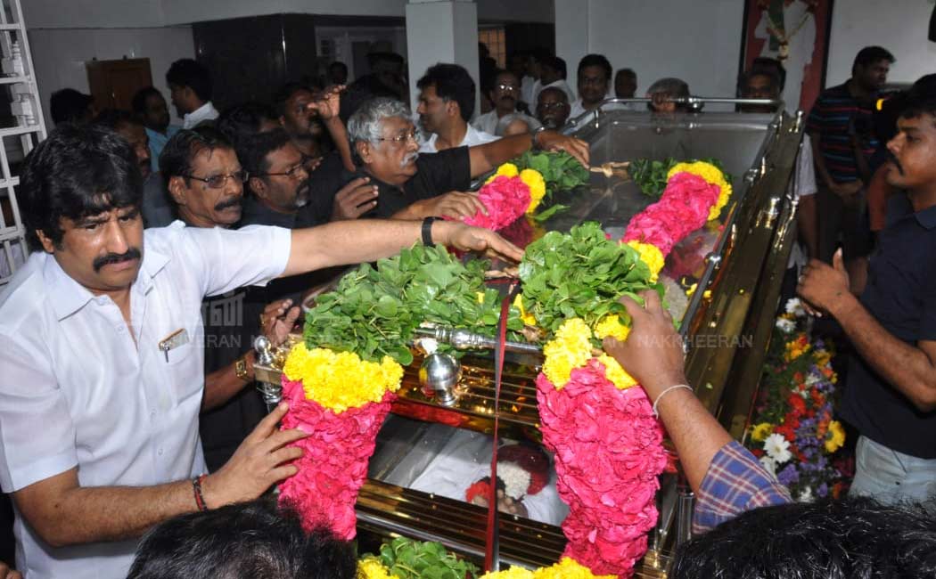 Photos of Nakkheeran editor and vairamuthu pay tribute to K Anbazhagan