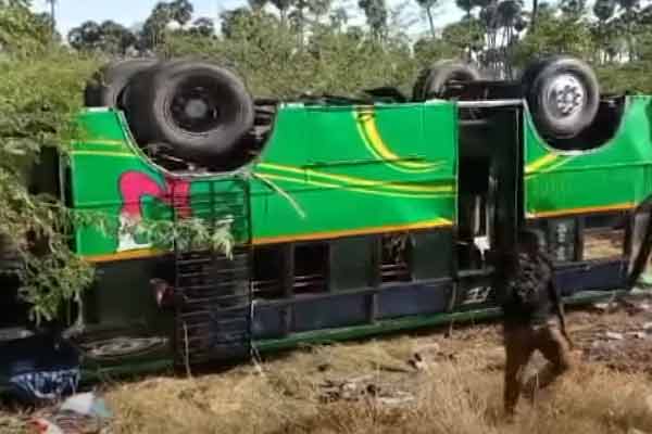 Virudhunagar dt Srivilliputhur Mamsapuram near mini bus incident