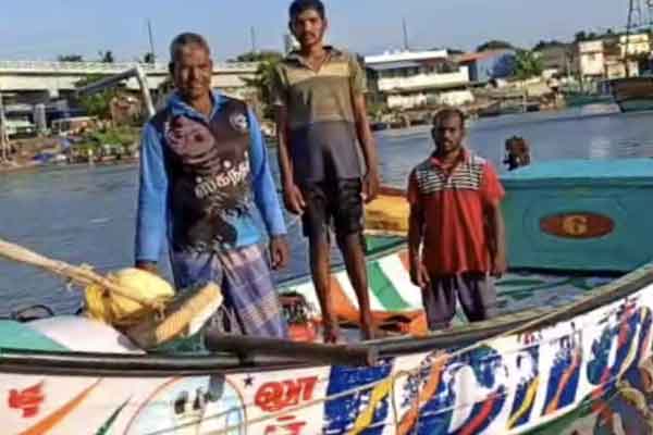 Sri Lankan pirates; Tamil Nadu fishermen in fear