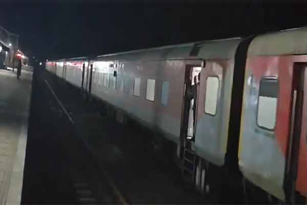 Train service has started on Kavaraipettai route