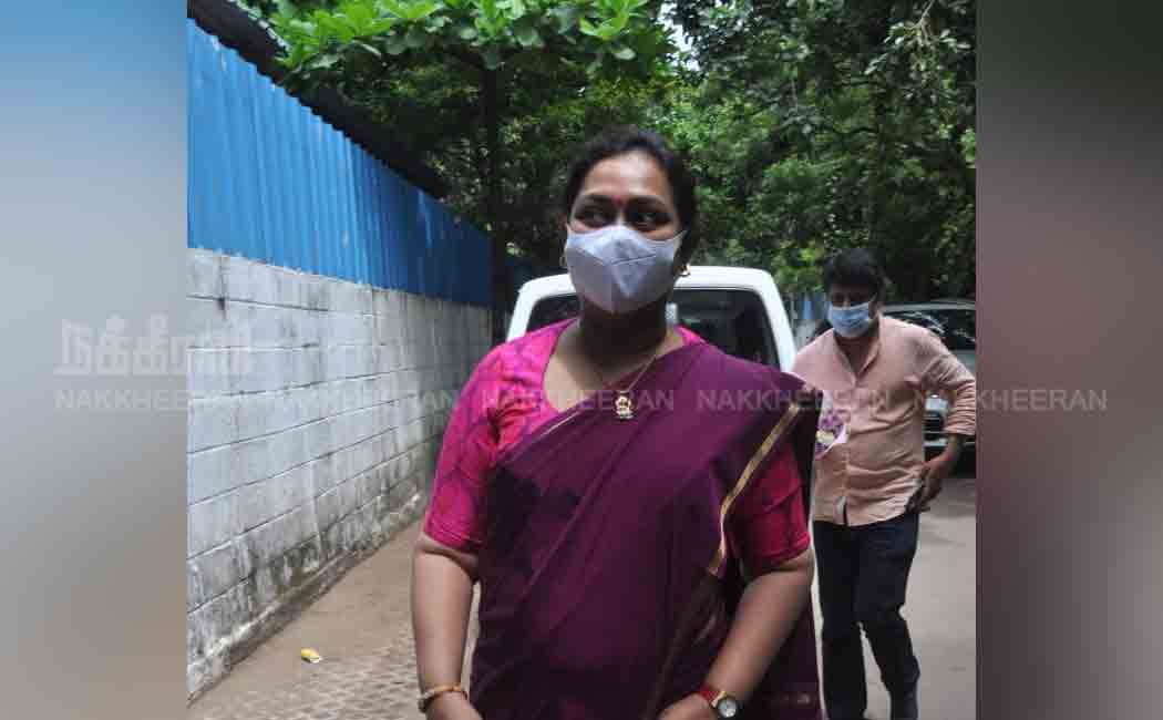 ADMK members came to Edappadi Palaniswami's house