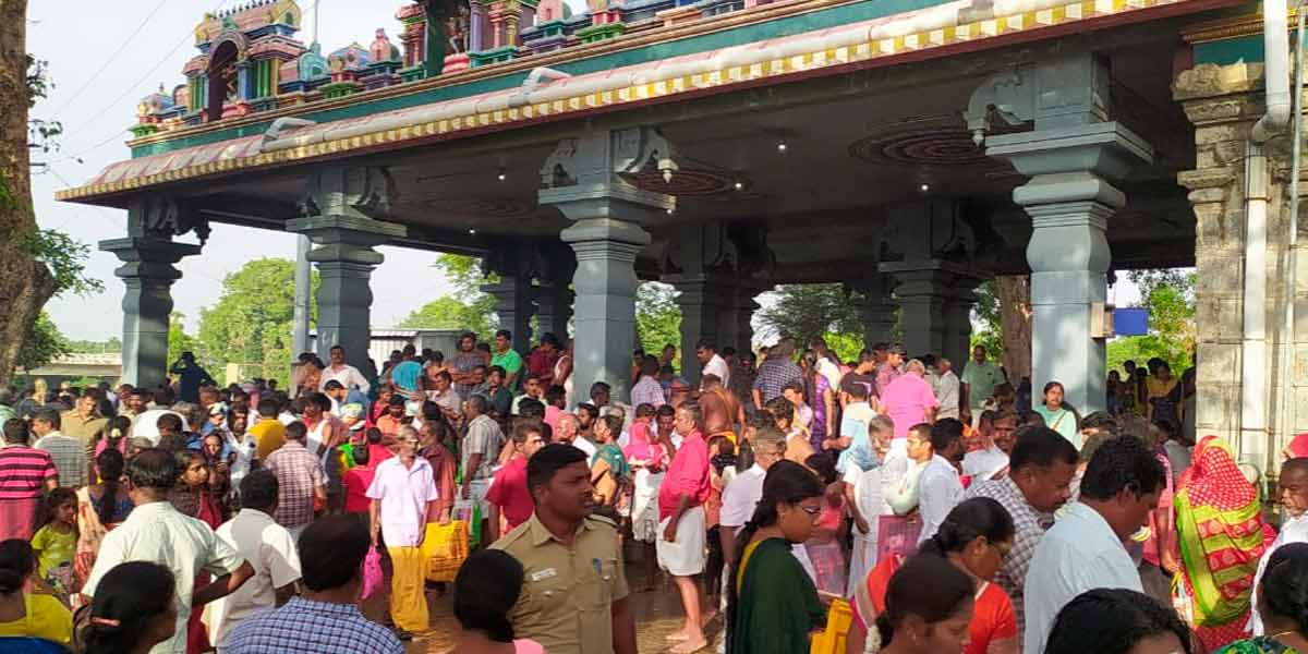 People flocked to Kashi to the south