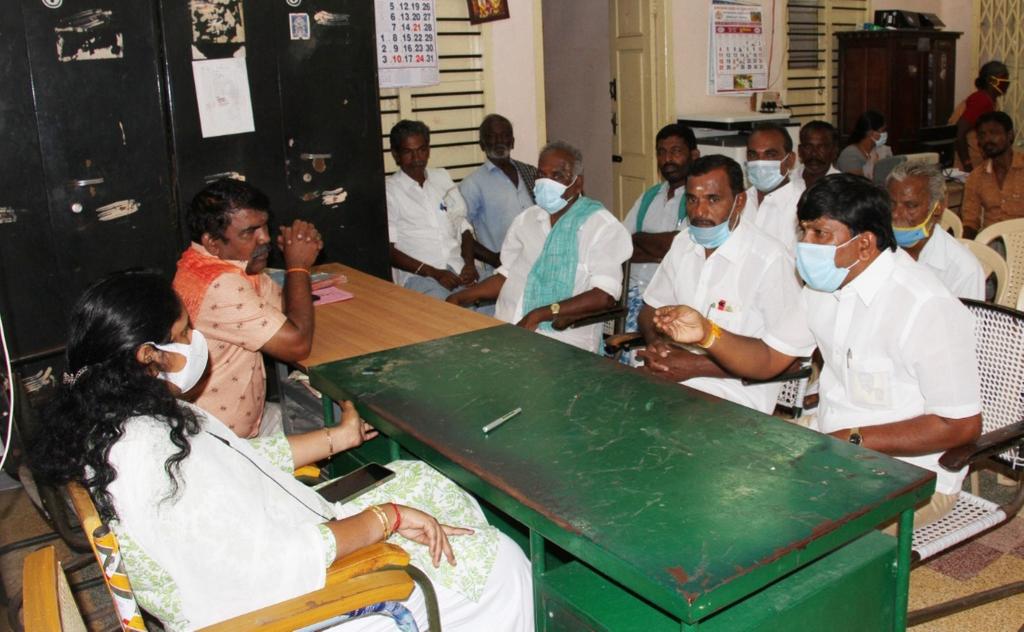 Temple staff selling cows through brokers for cows to donate to Ko?