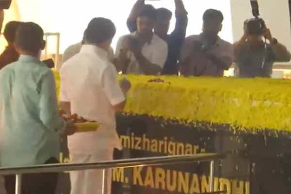 Chief Minister mk stalin honors Anna and kalaignar Memorial