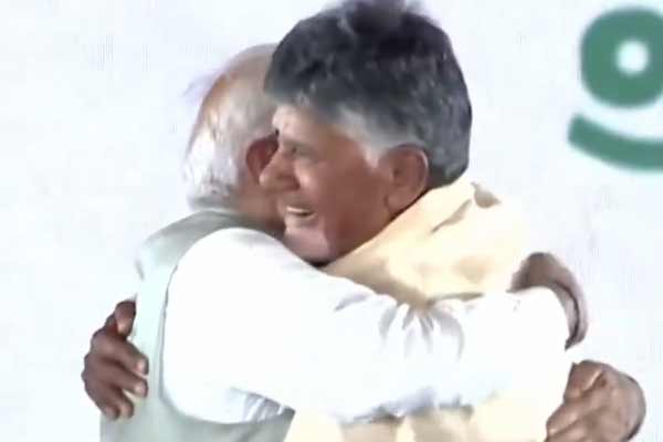 PM Modi greets Chandrababu Naidu at the inauguration ceremony