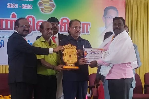 Ariyalur teacher who won the 'Aram Chey Nallasiriyar Award'!