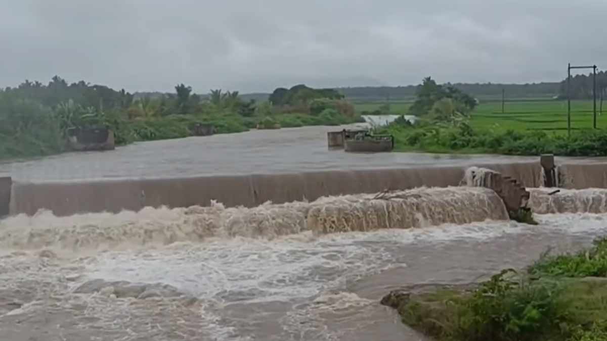 Heavy rain continues; Mullaperiyar River roars