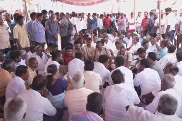 puducherry school girl issue 18 fishing villagers gathered together