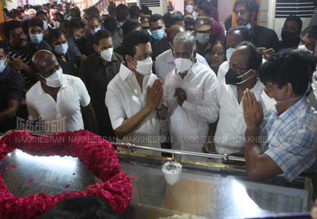 Tribute to admk chief Madhusudhanan's Chief Minister M. Kastalin!