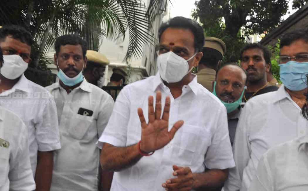 admk leader mr vijayabaskar office and home raid money seizures