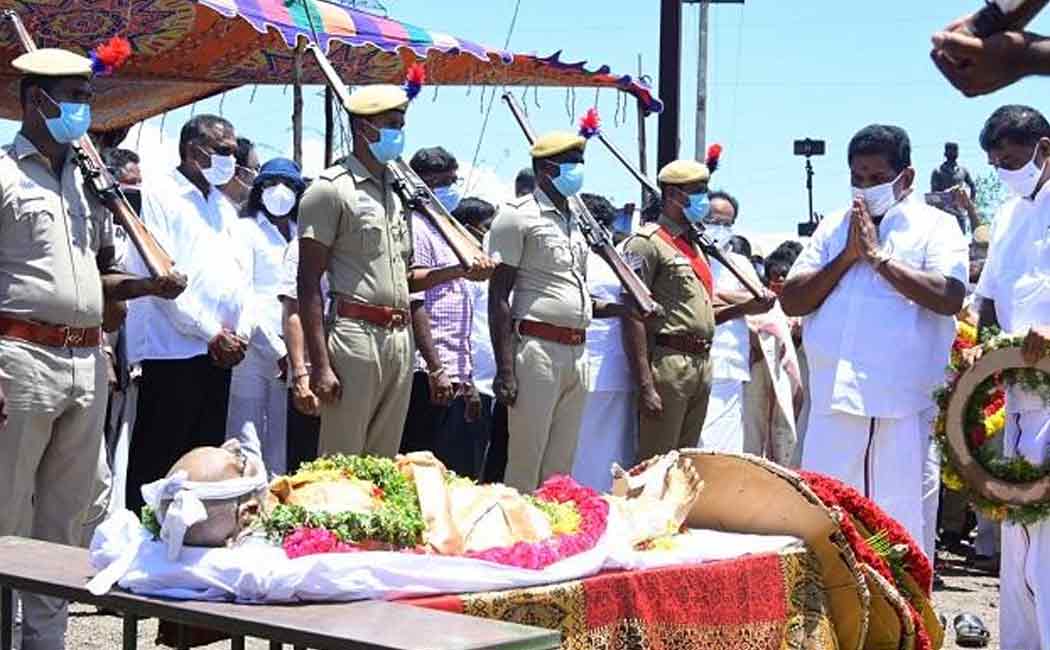 Kanimozhi MP Pays homage to Ki.Ra.
