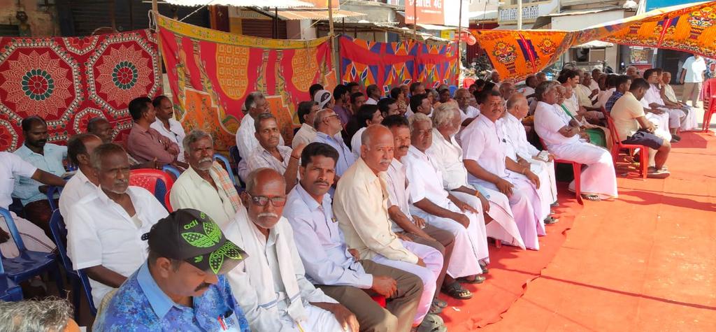 Vellore should not ...we want Ranipettay ... people strike!