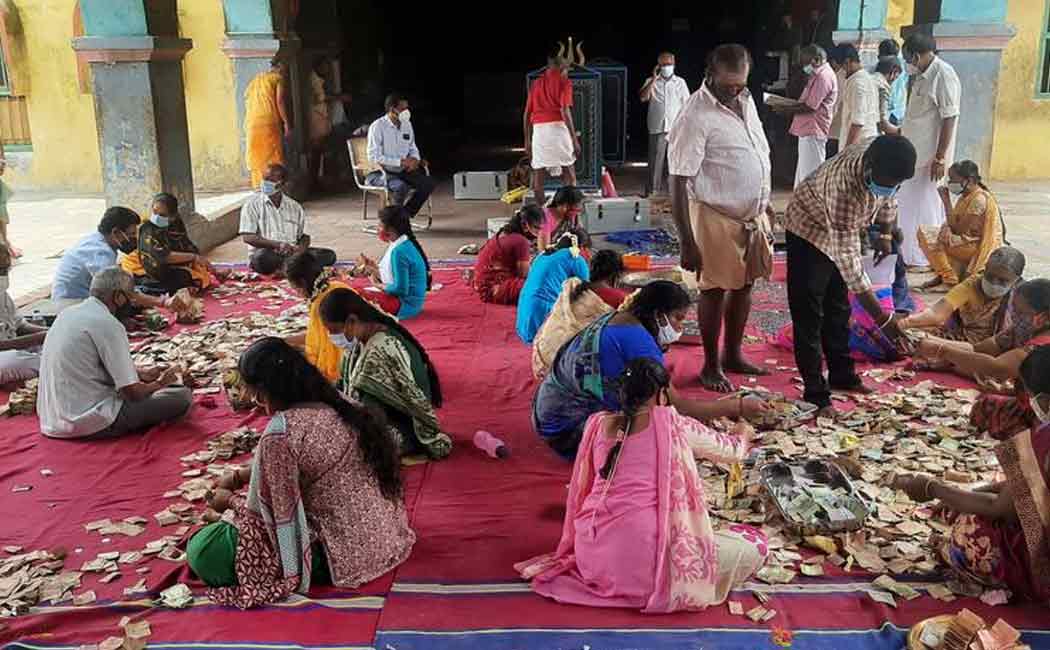 10.83 lakh 40 gram gold gift in Thillai Amman temple bill ..!