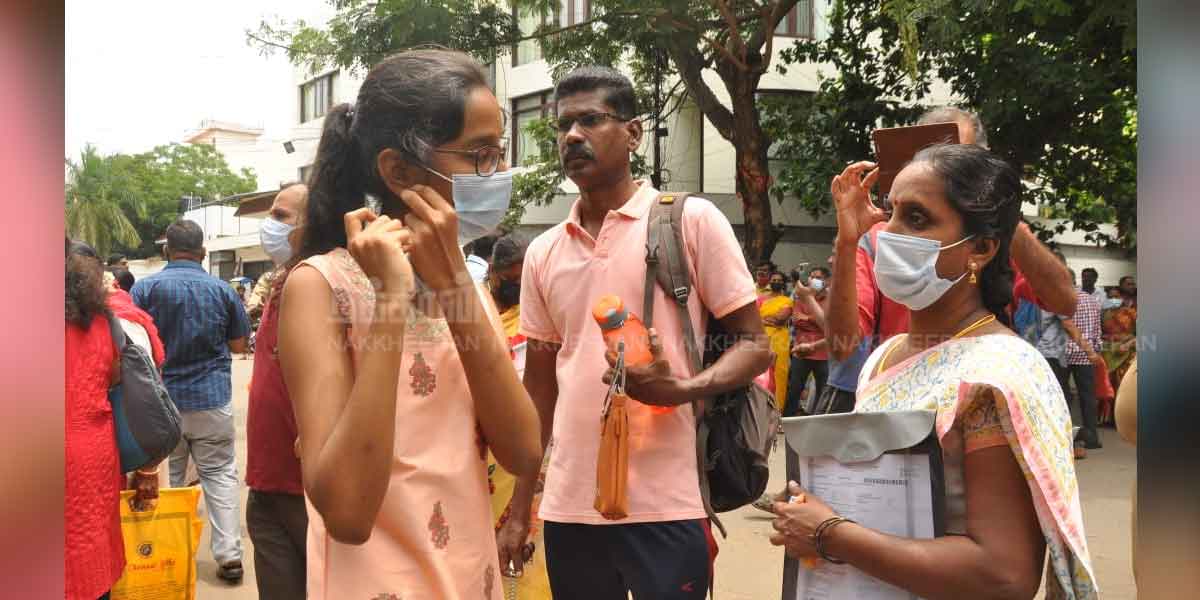 Students Preparing for NEET (Photos)