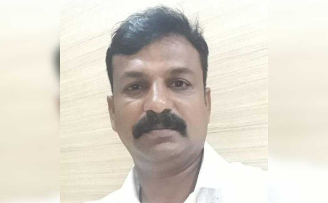jewelery employee with 5 crore rupees