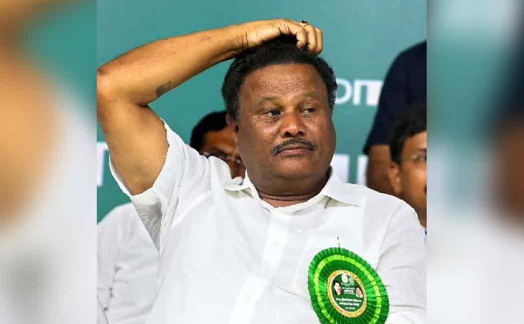 Minister dindigul seenivasan had confusion with Deputy chief minister name