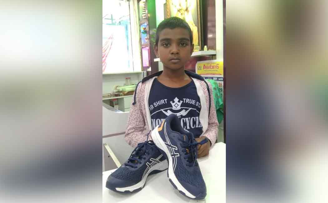 rahul gandhi met a boy