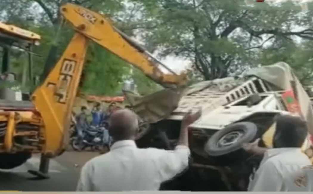 Truck carrying eggs overturns