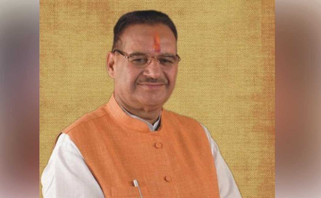 Minister ganesh joshi said Indira Gandhi, Rajiv Gandhi passed away Were Accidents