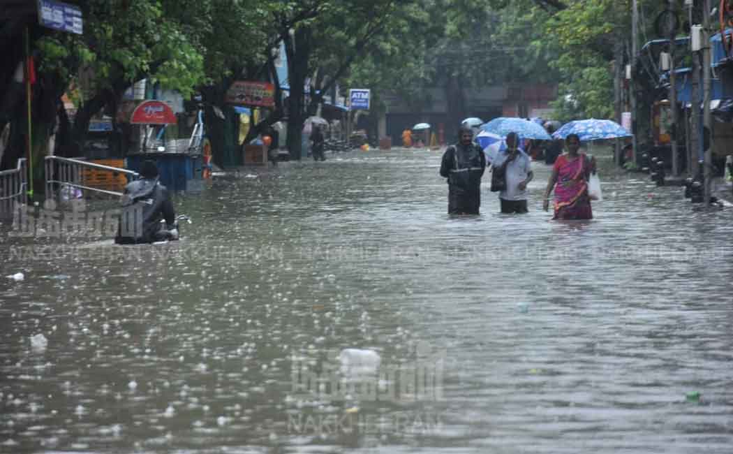Heavy rain in Chennai; Rainwater on the roads! (pictures)