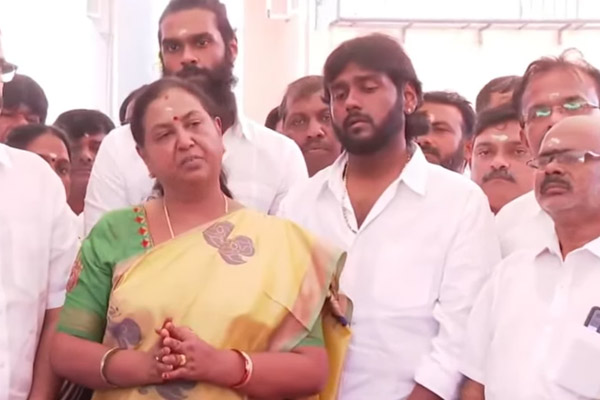 Premalatha demands that govt set up a Mani Mandapam in a public place for Vijayakanth