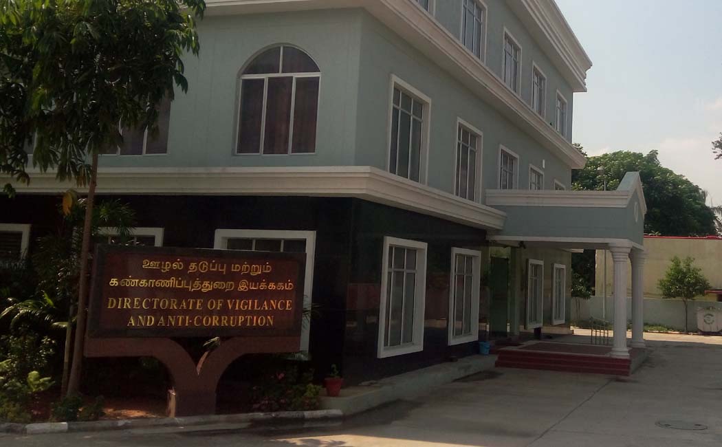 5 lakhs in cash and property documents were found in the house of a registry assistant known to be close to Edappadi!