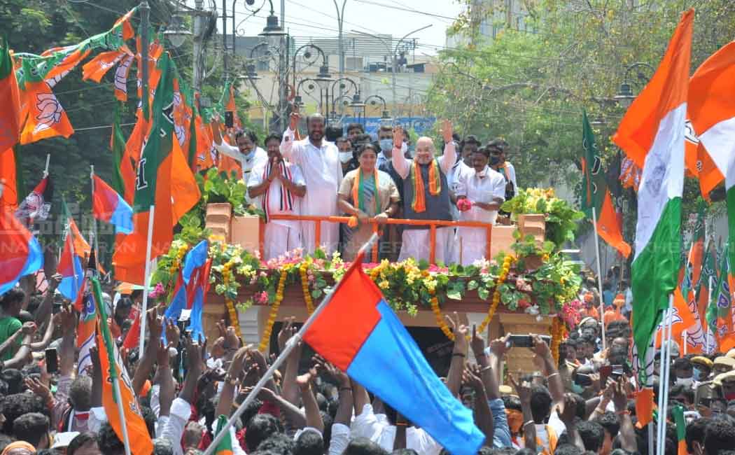central minister who involved in campaign for supporting of kushboo
