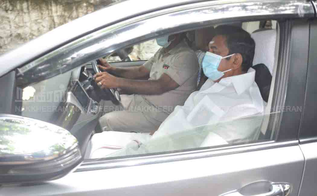 ADMK members came to Edappadi Palaniswami's house