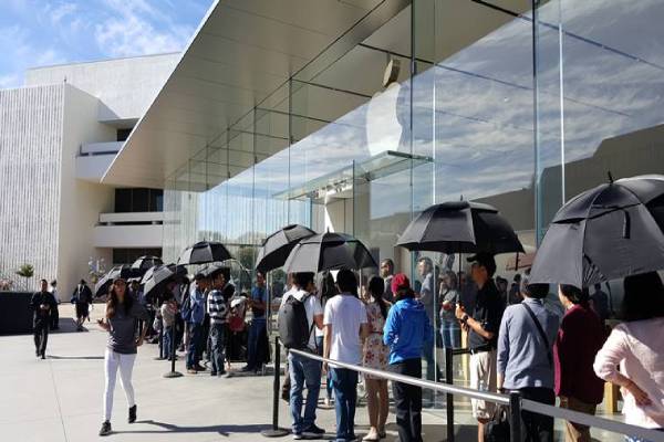 APPLE STORES