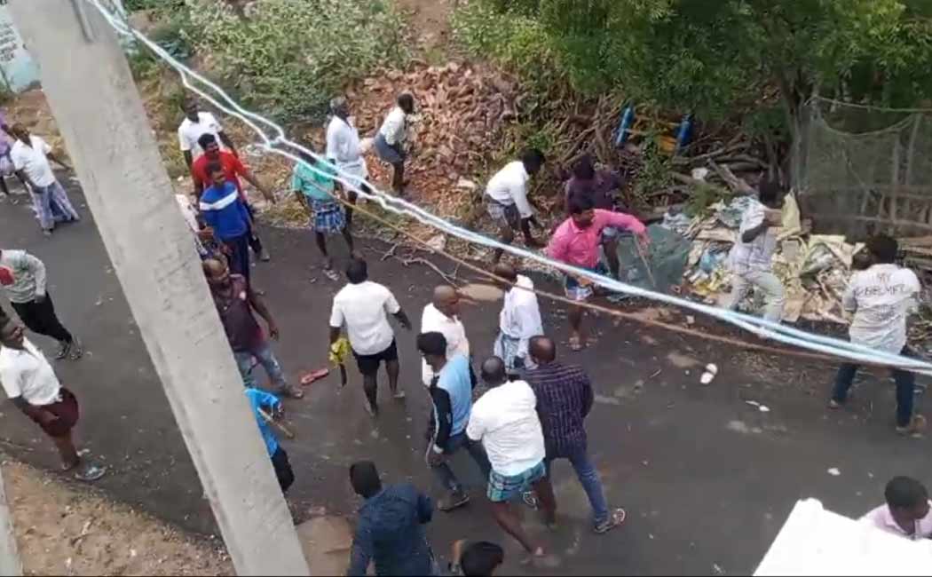 Clash between two groups of fishermen in Nagapattinam