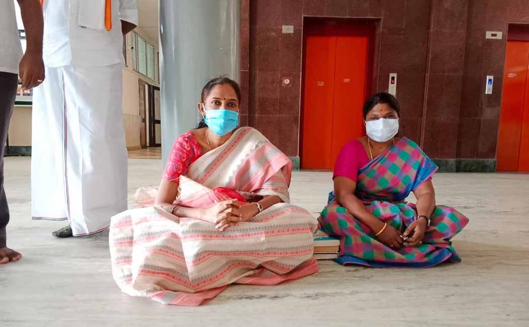 jothi Mani MP Dharna at the District Collector's Office!