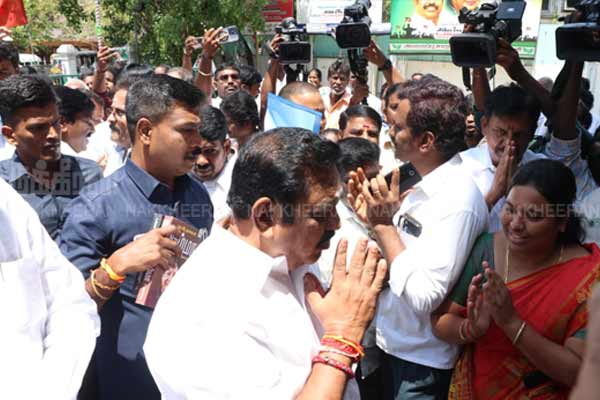 EPS sudden consultation with ADMK district secretaries